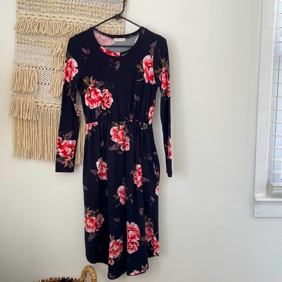 reb & j. 220 Dresses & Skirts - Long-sleeve Floral Midi Dress